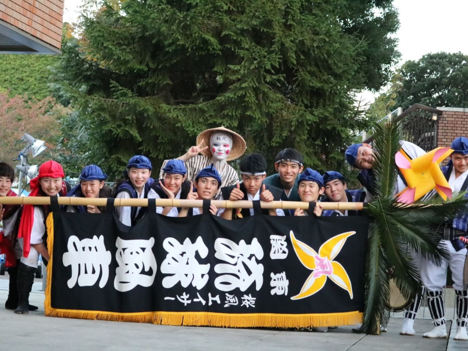桜風エイサー琉球風車の旗頭