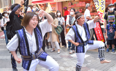 桜風エイサー琉球風車の男手踊り